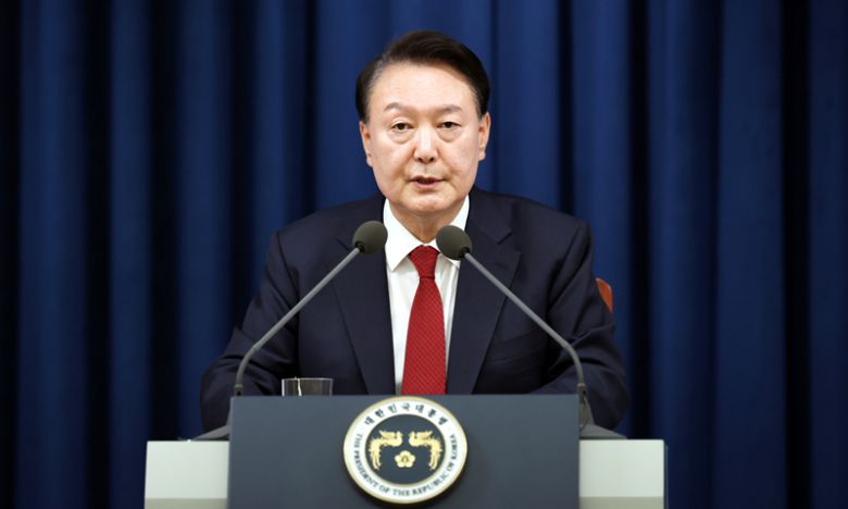 윤석열 전 대통령이 지난 2024년 12월 3일 서울 용산 대통령실 청사에서 긴급 브리핑을 하고 있다. 윤 전 대통령은 “비상계엄을 통해 망국의 나락으로 떨어지는 자유 대한민국을 재건하고 지켜낼 것”이라고 말했다. 대통령실 제공