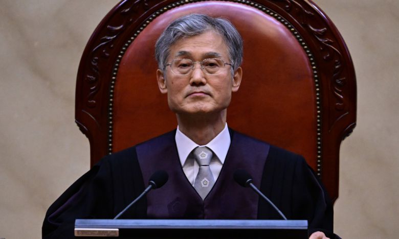 조희대 대법원장이 지난 1일 서울 서초구 대법원에서 이재명 더불어민주당 대선 후보의 공직선거법 위반 사건 상고심 선고를 위해 재판을 준비하고 있다. 뉴시스