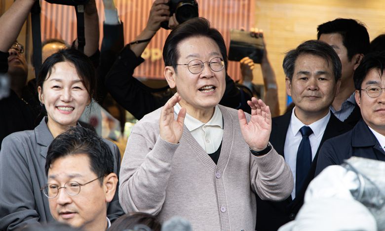 3차 경청투어에 나선 이재명 더불어민주당 대통령 후보가 9일 경북 칠곡군의 한 거리를 찾아 연설을 하고 있다. 뉴스1