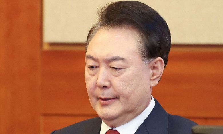 윤석열 전 대통령이 지난 2월 13일 서울 종로구 헌법재판소 대심판정에서 열린 탄핵심판 8차 변론에 출석해 있다. 사진공동취재단