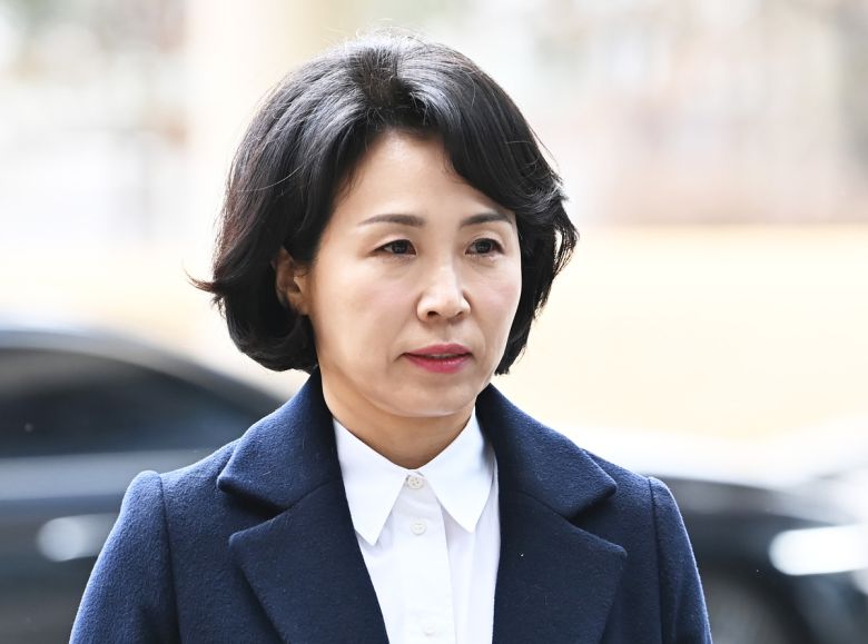 지난 3월18일 당시 공직선거법위반 혐의로 벌금형을 선고받은 더불어민주당 이재명 대표의 배우자 김혜경씨가 경기도 수원시 영통구 수원지방법원에서 열리는 항소심 첫 공판에 출석하고 있다. 수원=뉴시스