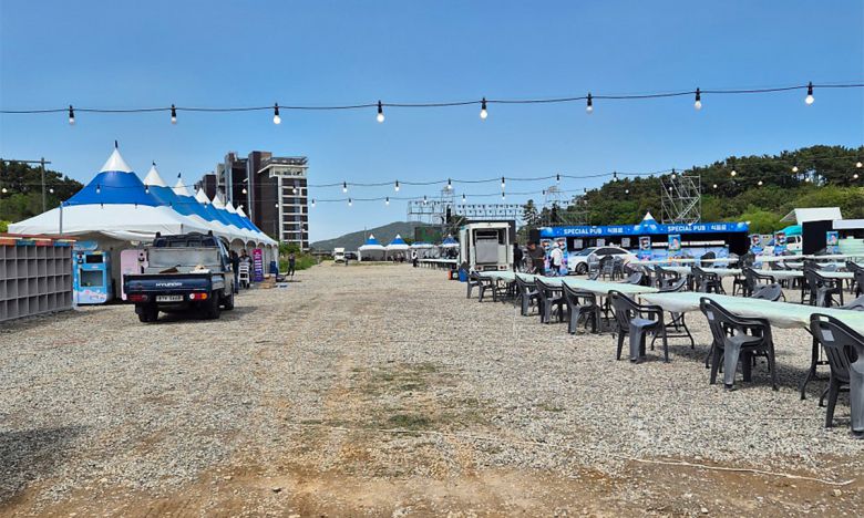 이달 2일 개막해 11일까지 부산 기장군 오시리아 관광단지에서 열릴 예정이던 ‘2025 세계라면축제’가 부실 운영 논란에 휩싸인 가운데 축제장이 썰렁한 모습을 보이고 있다. 독자 제공