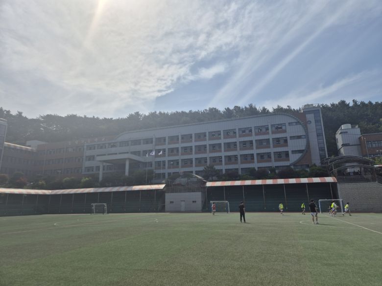 동지고등학교 전경.