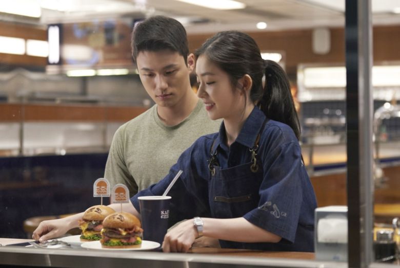 신승호와 아이린. 영화 ‘더블패티’ 스틸컷