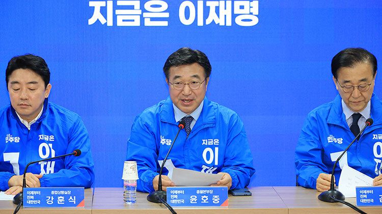 더불어민주당 윤호중 중앙선대위 총괄본부장이 15일 서울 여의도 중앙당사에서 열린 제4차 총괄본부장단회의에서 발언하고 있다. 연합뉴스