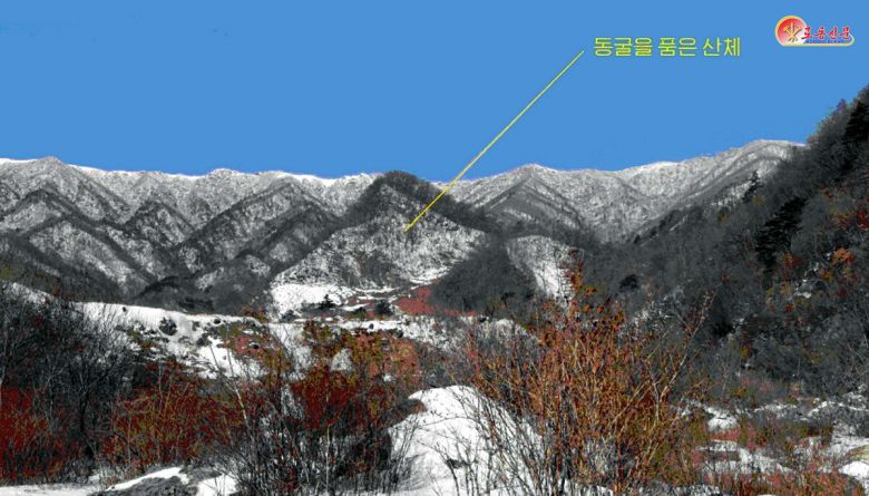 북한 노동당 기관지 노동신문은 11일 "얼마 전 고원군 이룡리에서 특이한 자연동굴이 발견됐다"면서 이룡동굴이 천연기념물로 등록됐다고 보도했다.