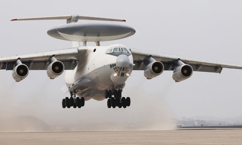 북한이 최근 공개한 조기경보통제기. 조선중앙통신·연합뉴스