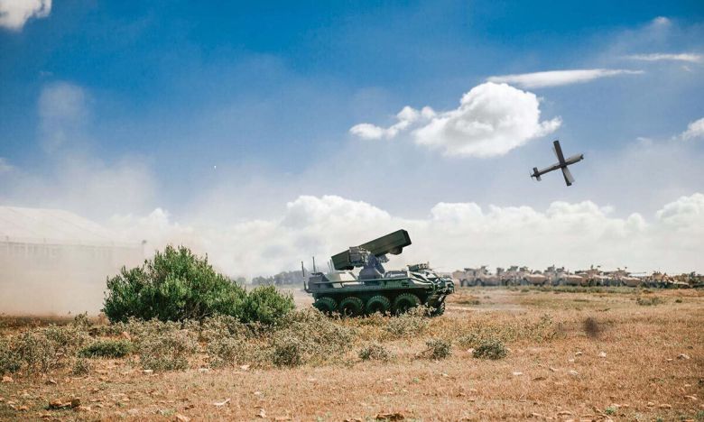 이스라엘 유비전사의 히어로 드론이 발사차량에서 발사되고 있다. 천무 3.0에 적용되는 드론도 이와 유사한 외형을 지닐 것으로 보인다. 세계일보 자료사진