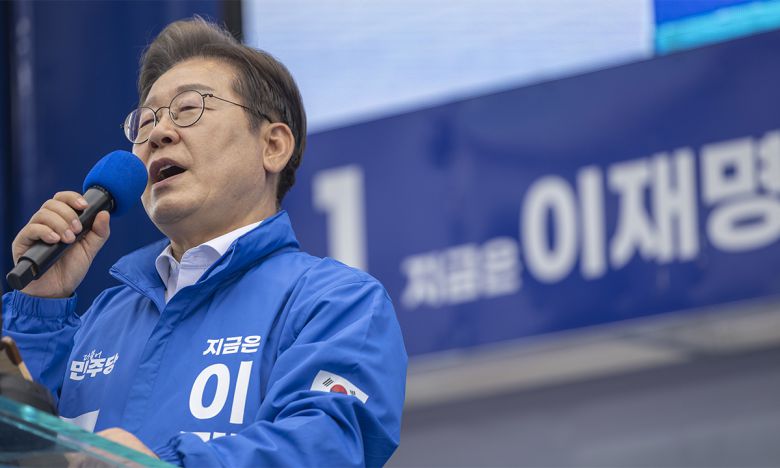 이재명 더불어민주당 대통령 후보가 지난 17일 광주광역시 서구 김대중컨벤션센터 광장에서 열린 집중 유세에서 지지를 호소하는 연설을 하고 있다. 공동취재