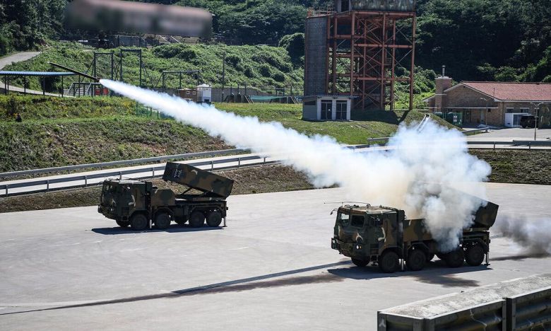 해병대 소속 천무 다연장로켓이 로켓탄을 발사하고 있다. 세계일보 자료사진