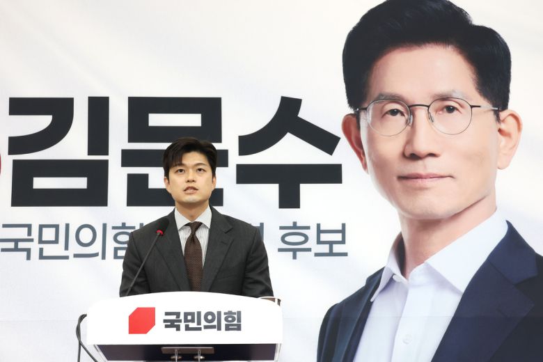 김용태 국민의힘 비상대책위원장이 20일 오전 서울 여의도 국회에서 기자회견을 열고 대통령 후보 배우자 TV토론을 제안하고 있다. 뉴스1