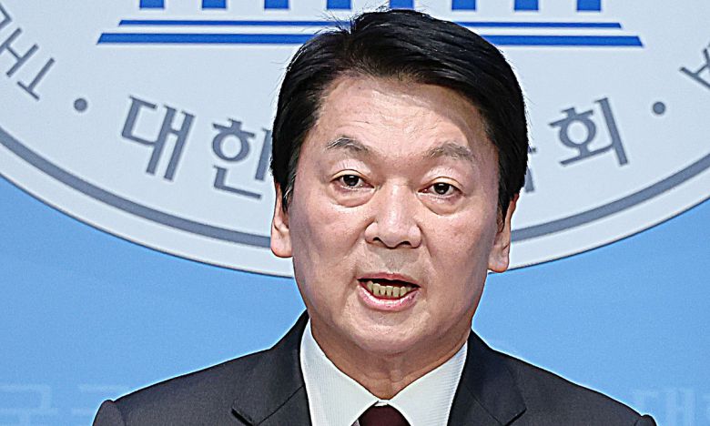 국민의힘 안철수 의원이 15일 서울 여의도 국회 소통관에서 현안 관련 회견을 하고 있다. 연합뉴스