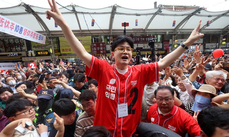 한동훈 국민의힘 전 대표가 21일 대구 중구 서문시장을 찾아 김문수 국민의힘 대통령 후보 지원 유세를 하고 있다. 뉴스1