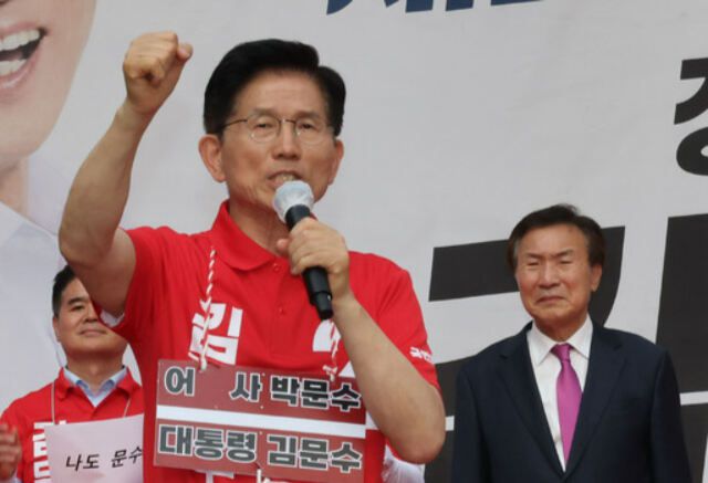 국민의힘 김문수 대선후보가 지난 22일 경기 광명시 철산로데오거리에서 유세를 하고 있다. 뉴시스