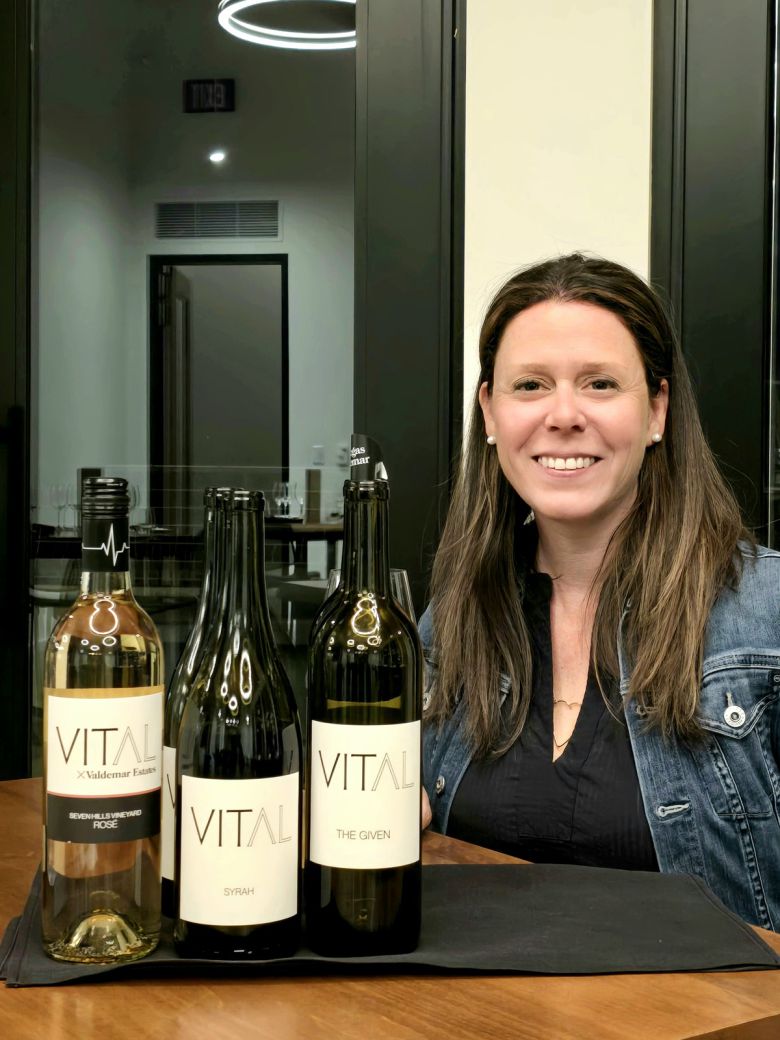 바이탈 이사 Maddie Richards.