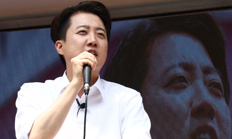 이준석 개혁신당 대통령 후보가 28일 서울 영등포구 여의도공원에서 유세를 하고 있다. 뉴스1