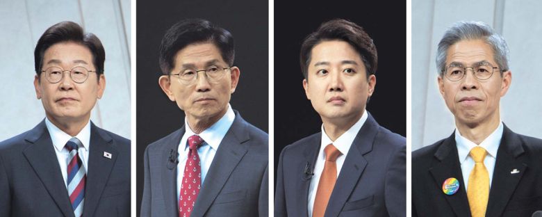 마지막까지 격돌 6·3 대선을 일주일 앞둔 27일 열린 마지막 TV토론에서 각 당 대선 후보들은 정치양극화 해소 방안과 정치 개혁, 개헌 및 외교·안보 정책 등을 놓고 공방을 벌였다. 왼쪽부터 더불어민주당 이재명, 국민의힘 김문수, 개혁신당 이준석, 민주노동당 권영국 후보. 국회사진기자단