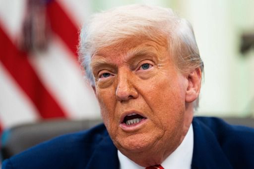 도널드 트럼프 미국 대통령이 30일(현지시간) 백악관에서 기자회견 도중 취재진의 질문에 답변하고 있다. AFP연합뉴스