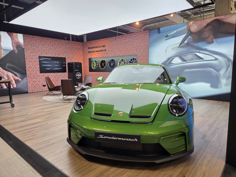 독일 슈투트가르트 포르쉐 본사의 존더분쉬 매뉴팩처에 전시된 911 GT 투어링. 백소용 기자