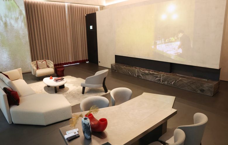 국내 최초 하이엔드 프라이빗 멤버십 클럽 ‘디아드(DYAD)’의 내년 오픈을 앞두고, 서울 강남구 도산공원 인근에서 운영 중인 ‘디아드 멤버스 라운지’의 내부 모습. 한윤종 기자