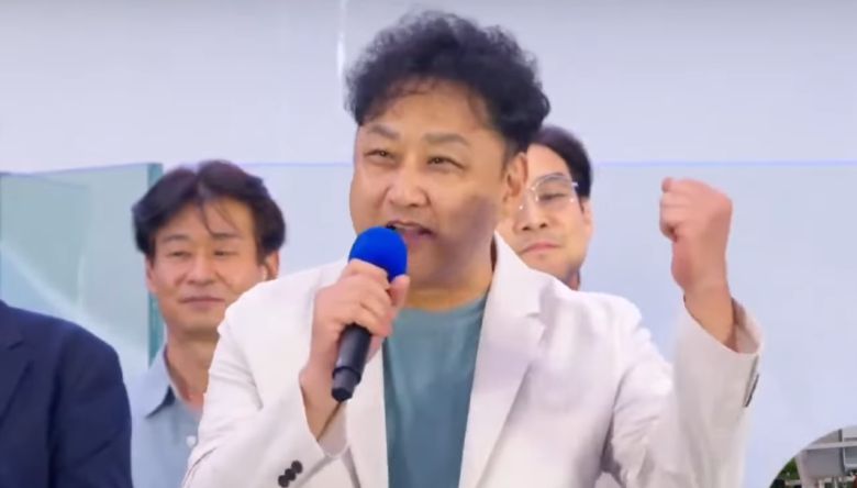 지난 2일 개그맨 김수용이 서울 여의도에서 진행된 이재명 더불어민주당 대선 후보의 마지막 유세 현장에 참석해 지지 의사를 표명하고 있다. 유튜브 채널 '델리민주 [더불어민주당]' 캡처