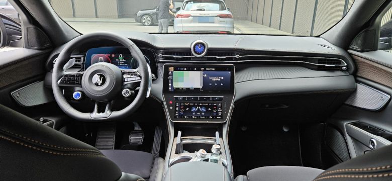 실내. ADAS(첨단 운전자 지원 시스템)을 비롯해 국내 환경에 맞는 각종 편의 장치가 마련돼 있다.