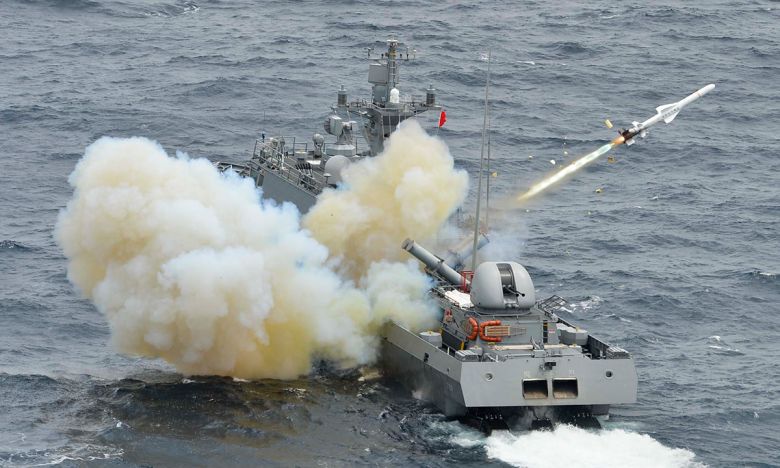 한국 해군 유도탄고속함에서 해성 대함미사일을 발사하고 있다. 세계일보 자료사진