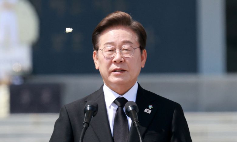 이재명 대통령이 6일 서울 동작구 국립서울현충원에서 열린 제70회 현충일 추념식에서 추념사를 하고 있다. 뉴시스