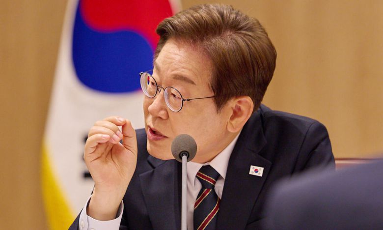 이재명 대통령이 9일 서울 용산구 대통령실 청사에서 열린 비상경제점검 TF 2차 회의를 주재하고 있다. 대통령실 제공