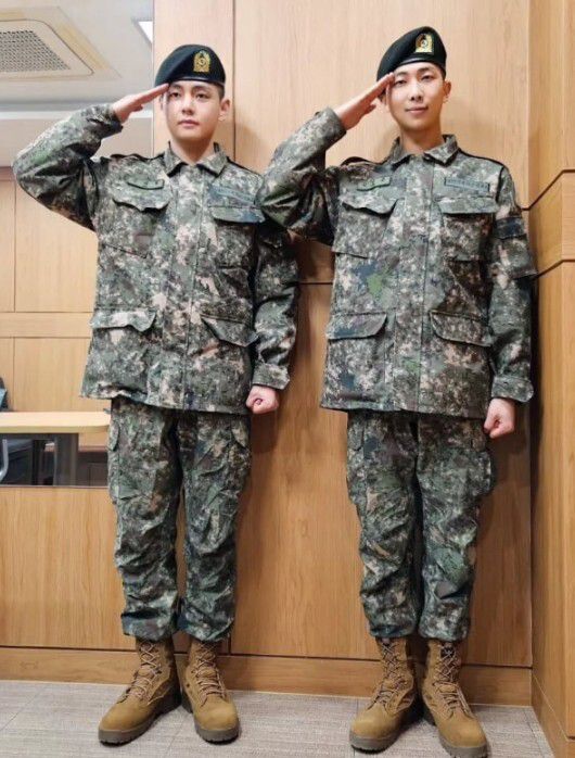 BTS의 RM과 뷔가 오늘 전역한다. RM 인스타그램 캡처