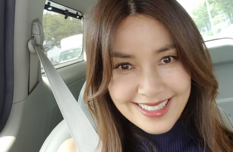 배우 신애라가 자신을 둘러싼 황당한 ‘사망설’ 가짜 뉴스에 직접 입을 열었다. 신애라 인스타그램 캡처
