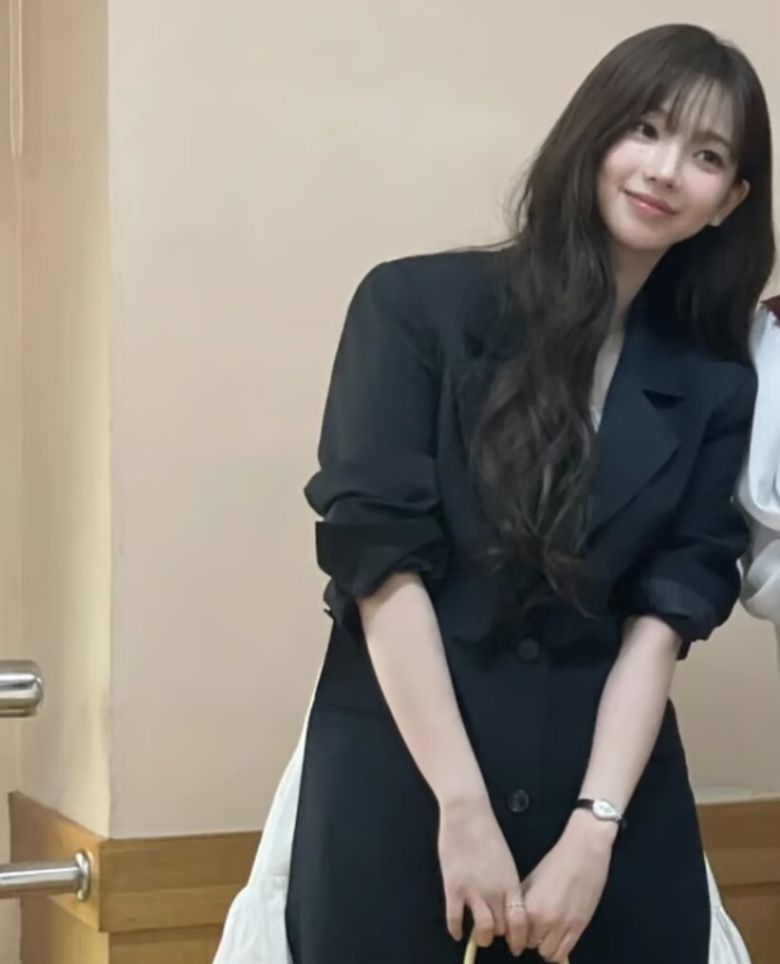 카리나가 친언니의 결혼식에서 포착됐다. 온라인 커뮤니티 갈무리