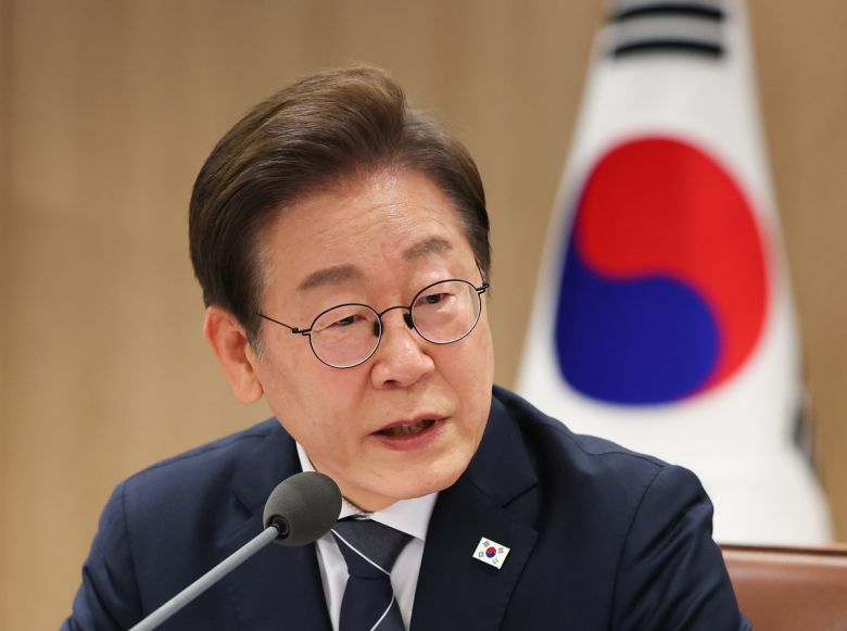 이재명 대통령이 지난 13일 서울 용산 대통령실에서 열린 이스라엘-이란 공습관련 대통령실 안보경제 긴급점검회의에서 발언하고 있다. 뉴시스