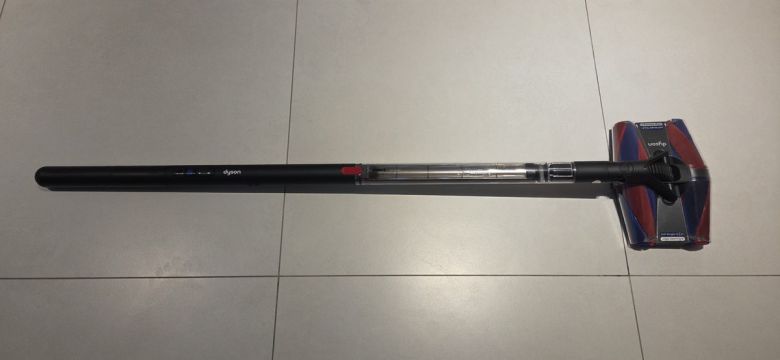 세계에서 가장 얇은 무선청소기인 다이슨의 ‘펜슬백 플러피콘’ 모습. 이동수 기자