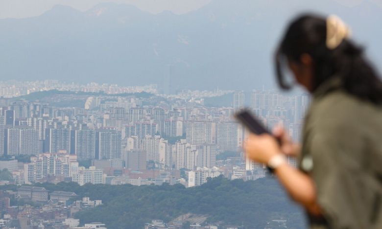 지난 10일 서울 중구 남산에서 바라본 서울 시내 아파트 단지의 모습. 연합뉴스