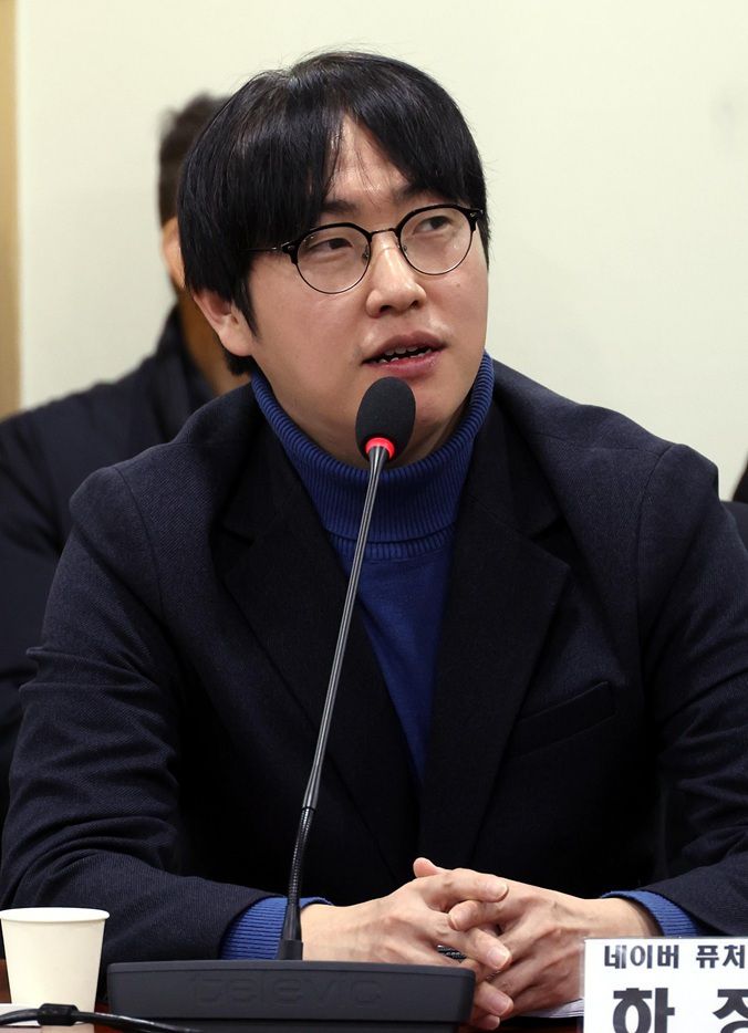 대통령실 AI미래기획수석으로 임명된 하정우 네이버 퓨처 AI 센터장 지난 2월 4일 오전 서울 여의도 국회 의원회관 간담회의실에서 열린 '딥시크 쇼크' 대응과 AI 발전 전략 긴급 간담회에서 발표하고 있다. 뉴시스