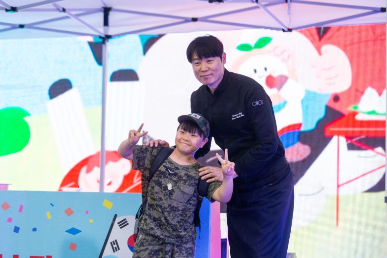 최현석 셰프가 광복80주년을계기로 진행된코리아메모리얼푸드페스타에 참여