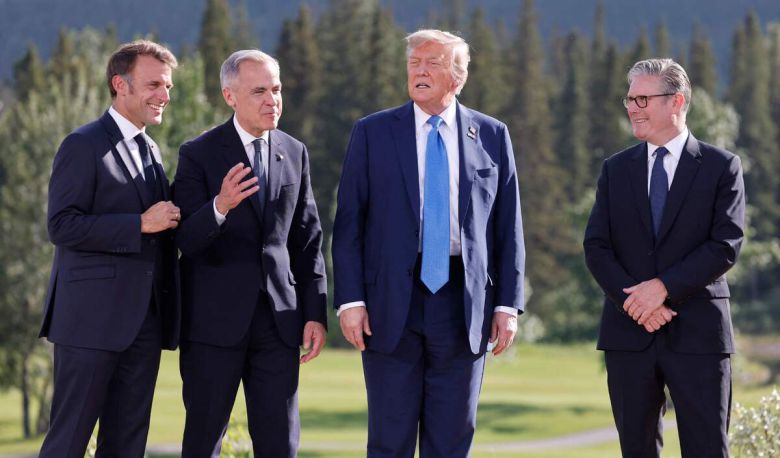 에마뉘엘 마크롱 프랑스 대통령(맨 왼쪽), 도널드 트럼프 미국 대통령(오른쪽서 두번째). AFP연합뉴스