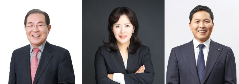 윤동한 한국콜마 회장, 윤여원 콜마비앤에이치 대표, 윤상현 콜마홀딩스 부회장(왼쪽부터). 콜마비앤에이치^콜마홀딩스 제공