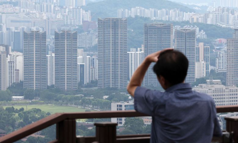 19일 서울 남산에서 바라본 서울 아파트의 모습. 뉴시스