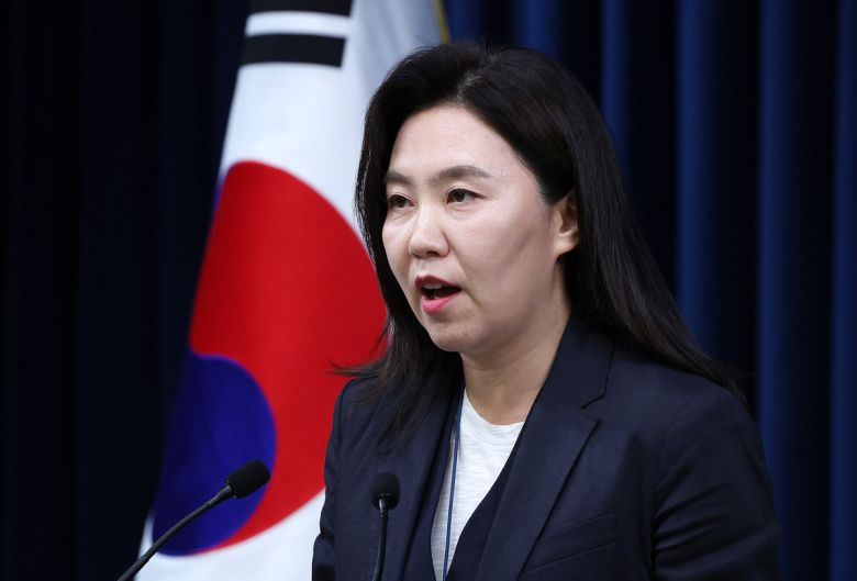 강유정 대변인이 20일 서울 용산구 대통령실 청사에서 현안 관련 브리핑을 하고 있다. 뉴스1