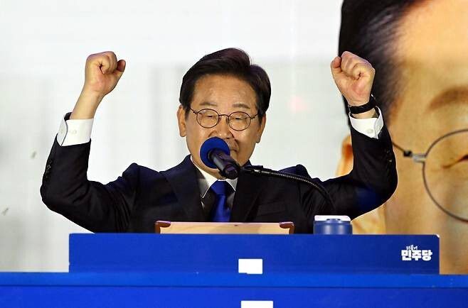 지난 4일 서울 여의도 국회에서 지지자들에게 연설하는 이재명 대통령. 뉴스1