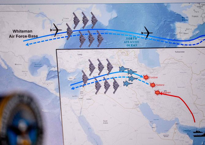 22일(현지시간) 미국 펜타곤에서 열린 브리핑에서 공개된 이란 핵시설에 대한 공습 작전 일정. AFP연합뉴스