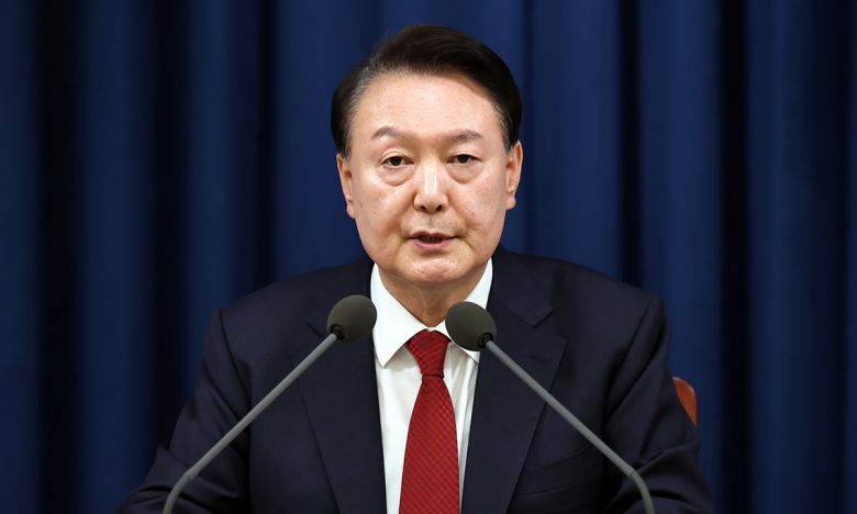 윤석열 전 대통령이 지난 2024년 12월 3일 밤 서울 용산 대통령실 청사에서 긴급 대국민 특별 담화를 하고 있다. 대통령실 제공