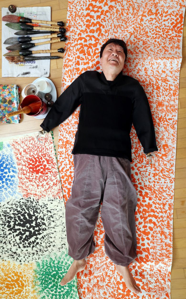 석창우 의수화가.  이제원 선임기자