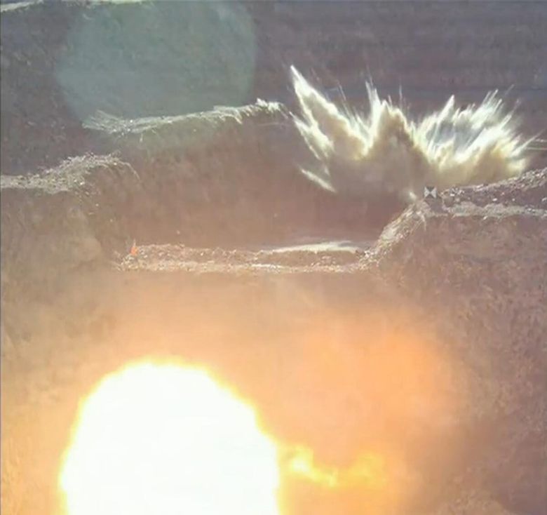 美 공습 폭격 영상 공개 미국 국방부가 지난 21일(현지시간) 미군 공습으로 폭발하고 있는 이란 핵시설이라며 26일 공개한 영상. 미국 국방부 영상 캡처