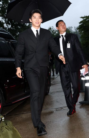 방송인 덱스가 지난 25일 서울 마포구 문화비축기지에서 열린 '태그호이어 갈라 디너 이벤트'에 참석하고 있다. 뉴스1