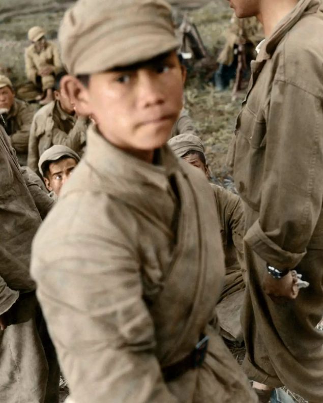 1951년 13살 중공군 소년병이 화천군에서 포로로 잡힌 장면.