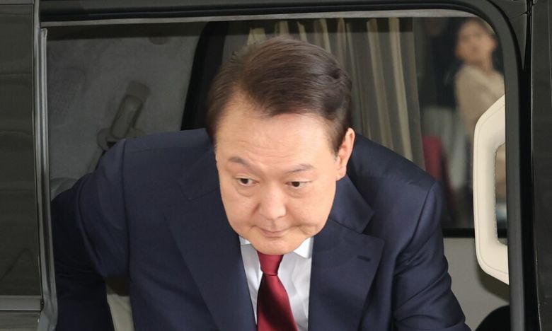 윤석열 전 대통령이 지난 28일 피의자 신분으로 내란 사건을 수사하는 조은석 특별검사팀의 조사를 받기 위해 서울 서초구 서울고검 청사로 출석하고 있다. 공동취재사진