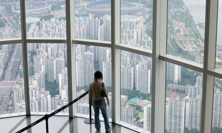 서울 송파구 롯데월드타워 전망대 서울스카이에서 바라본 서울 시내 아파트 단지 모습. 연합뉴스